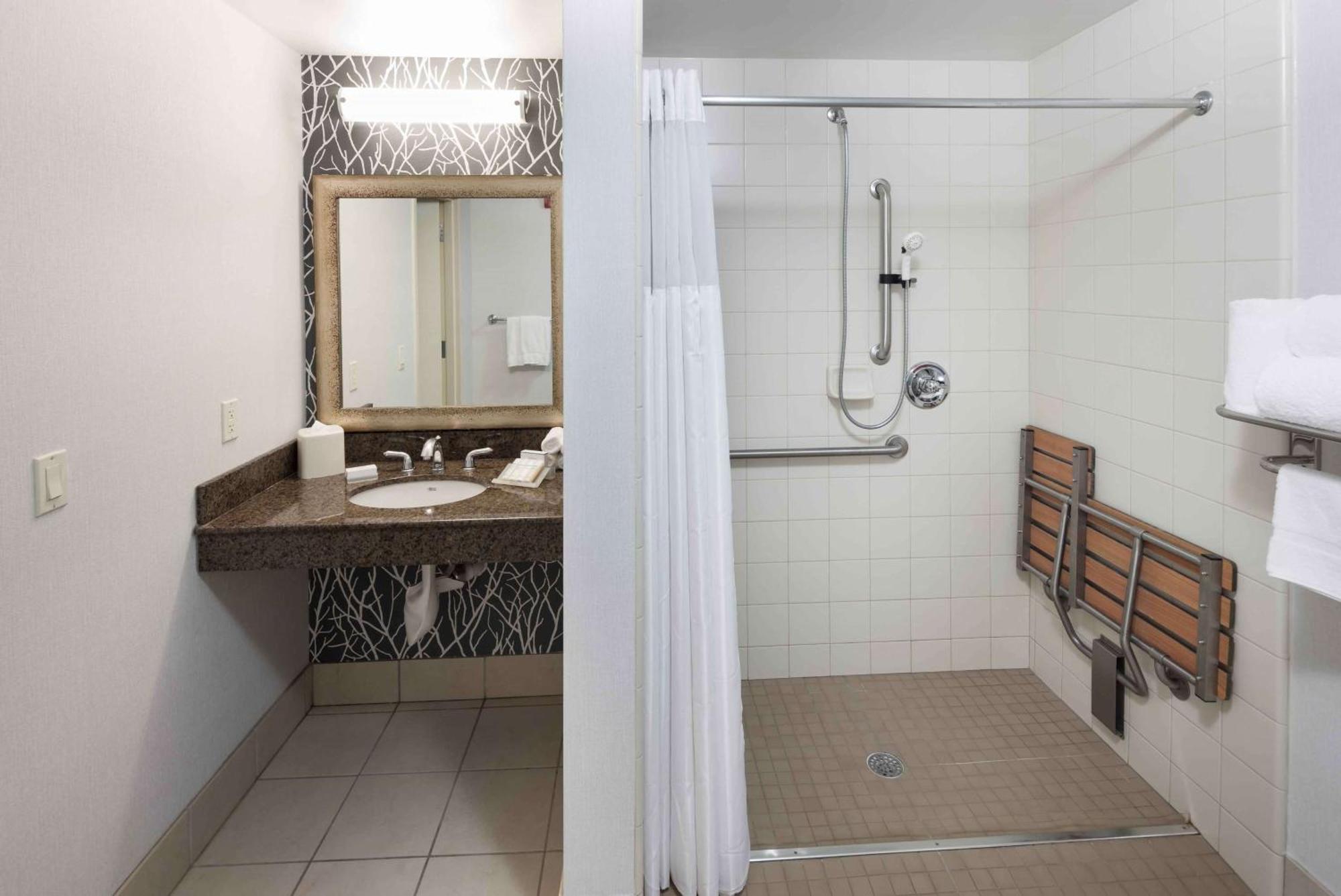 Hilton Garden Inn Detroit/Нови Экстерьер фото