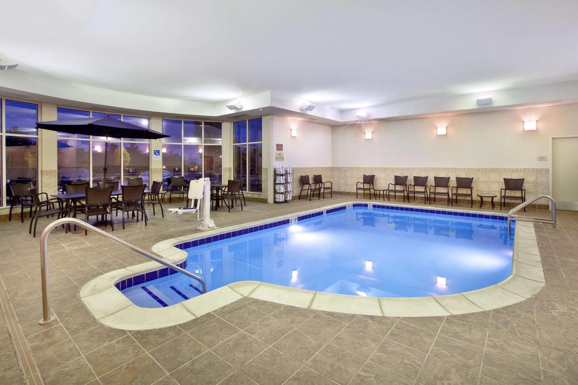 Hilton Garden Inn Detroit/Нови Экстерьер фото