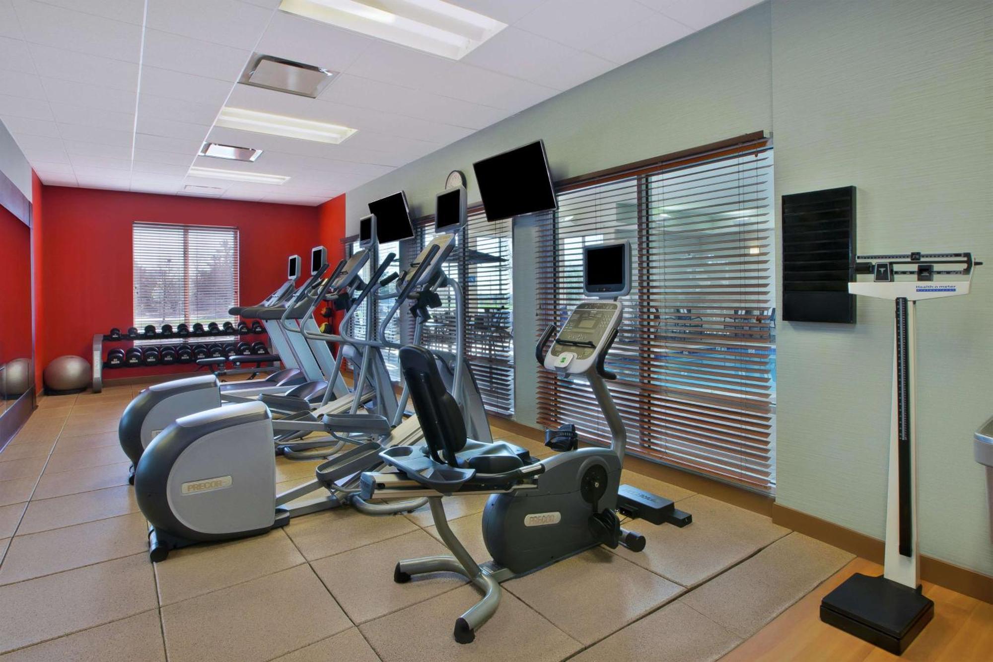 Hilton Garden Inn Detroit/Нови Экстерьер фото