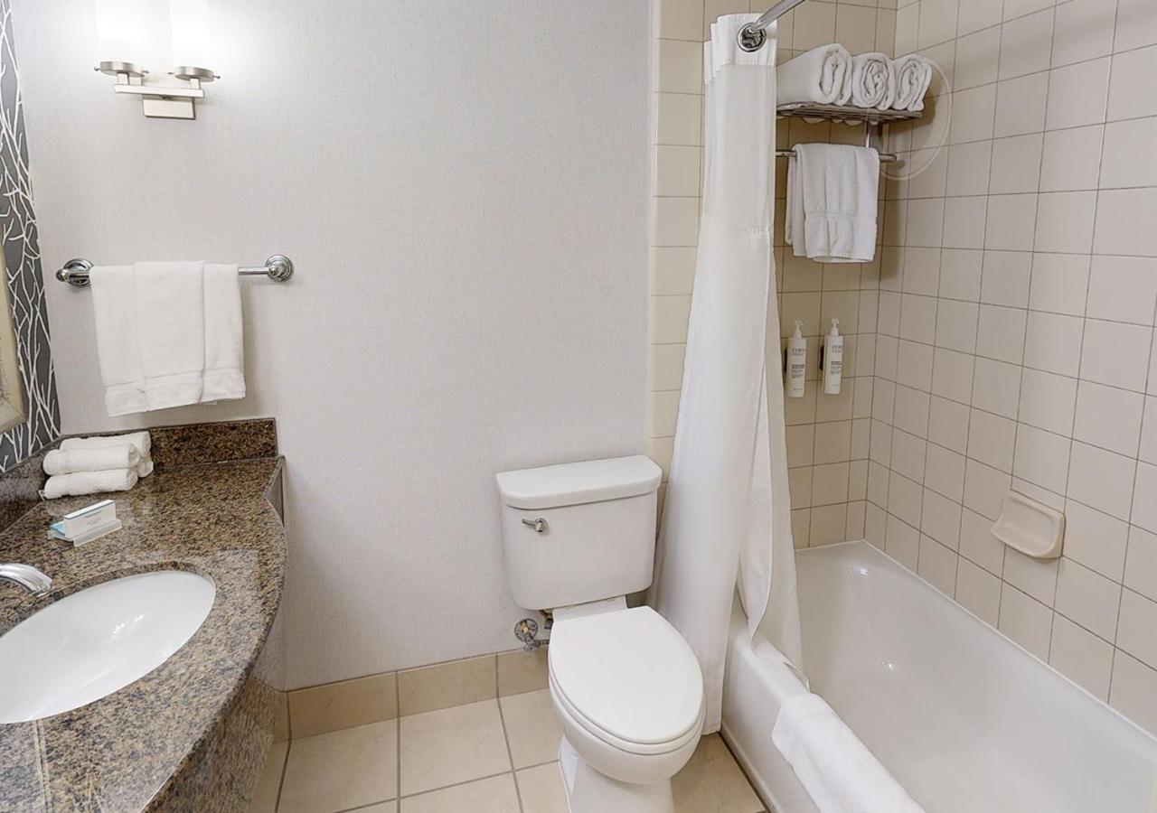 Hilton Garden Inn Detroit/Нови Экстерьер фото