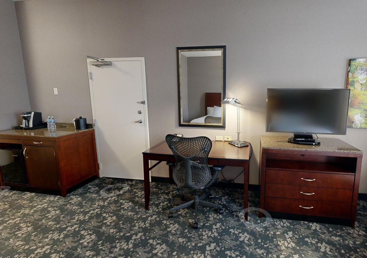 Hilton Garden Inn Detroit/Нови Экстерьер фото